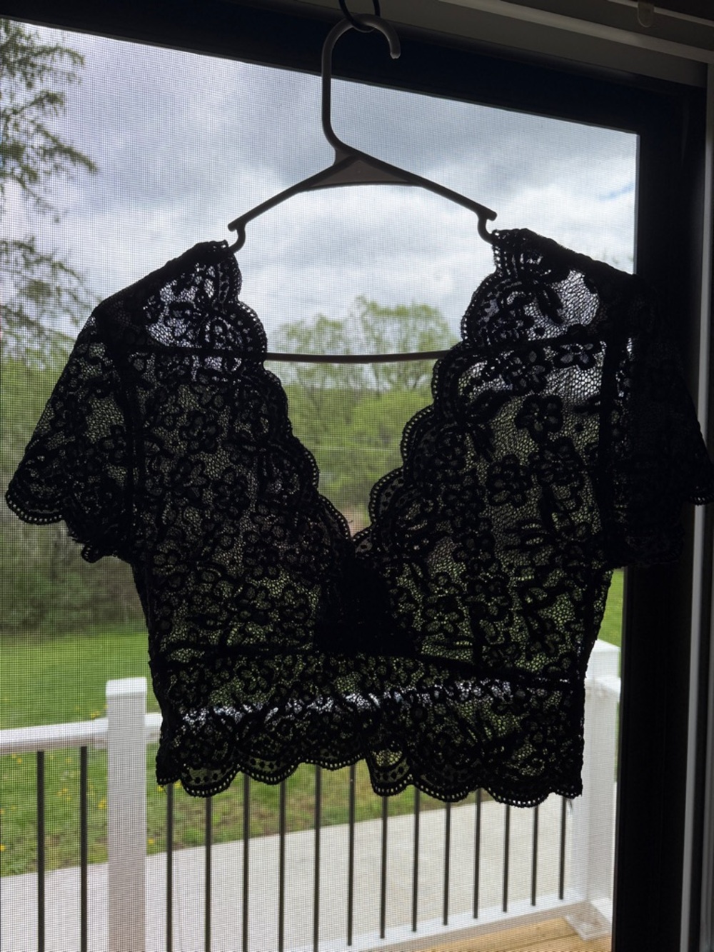 SHEIN Black Floral Lace Crop Top